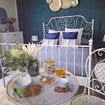 Bed & Breakfast Elegant Lena *