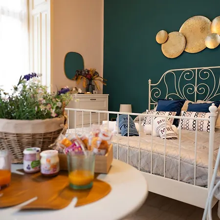 Elegant Lena Bed & Breakfast Salerno